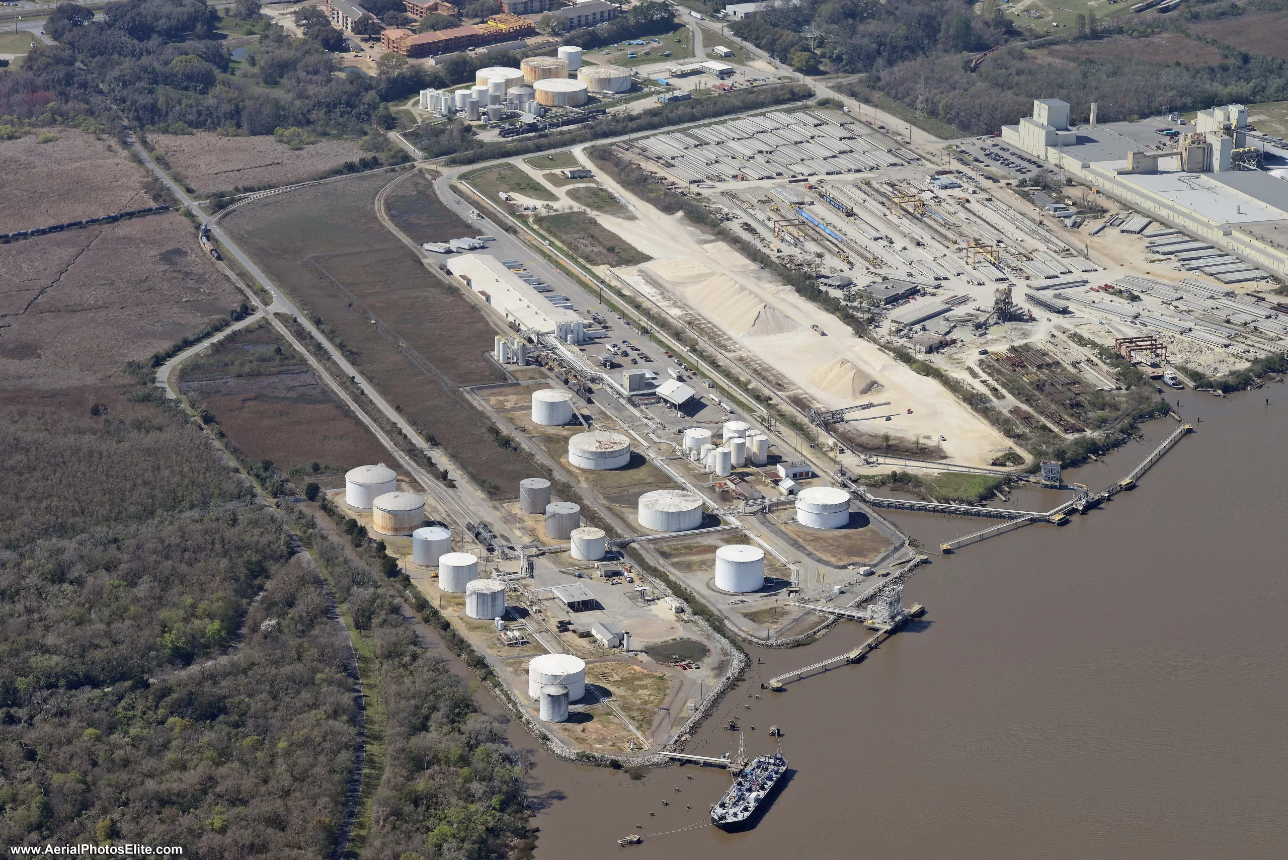 COLONIAL TERMINALS CTI Wahltrom Terminal 261 aerial view